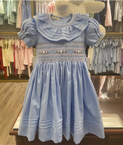 Vestido Azul Luxo com Casinha de Abelha Peito, Gola e Manga Bordada