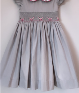 Vestido Cinza Gola Bordada