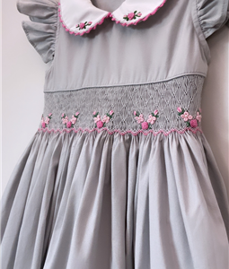 Vestido Cinza Gola Bordada