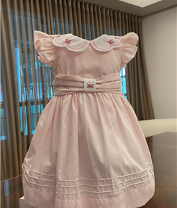 Vestido Gola Nuvem bordada e Faixa com detalhe bordado