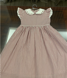 Vestido listrado Vermelho Gola Bordada