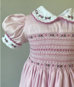 Vestido Rosa Gola e Manga Ricamente Bordada