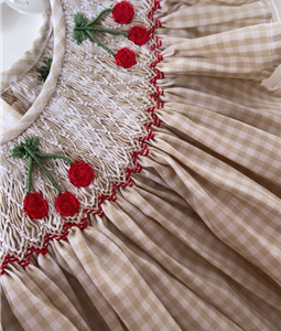 Vestido tipo Batinha Nini Xadrez  Cerejas