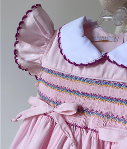 Vestido tipo materno Rosa com Laos e Detalhes na Gola e Manga