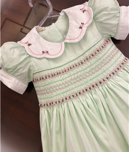 Vestido Verde Gola Nuvem Bordada