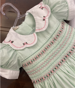 Vestido Verde Gola Nuvem Bordada