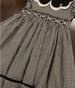 Vestido Xadrez com casinha de abelha e gola dupla